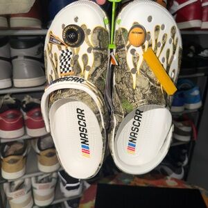 New Nascar x Realtree x Crocs Classic Clog “edge camo” sz 11